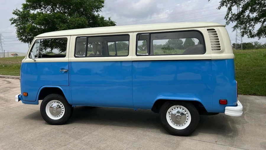 1973 Volkswagen Bay-Window Bus - Image 2 of 5