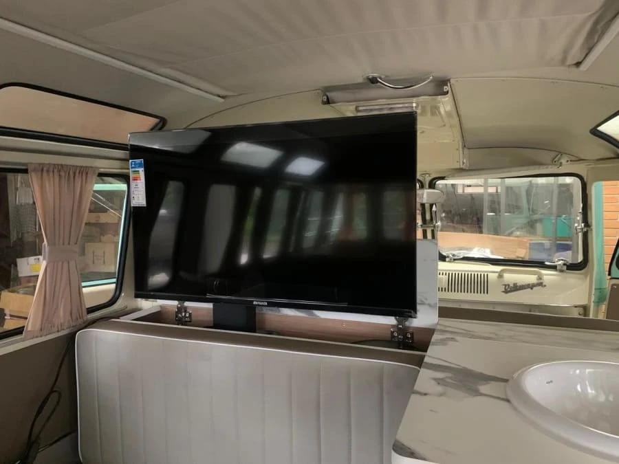 1973 Volkswagen Bay-Window Bus - Image 13 of 28