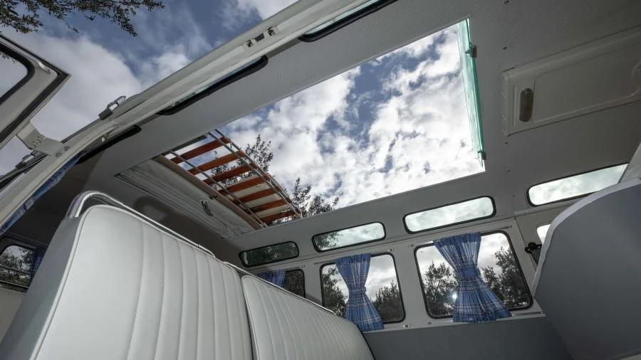 1973 Volkswagen Bay-Window Bus - Image 16 of 31