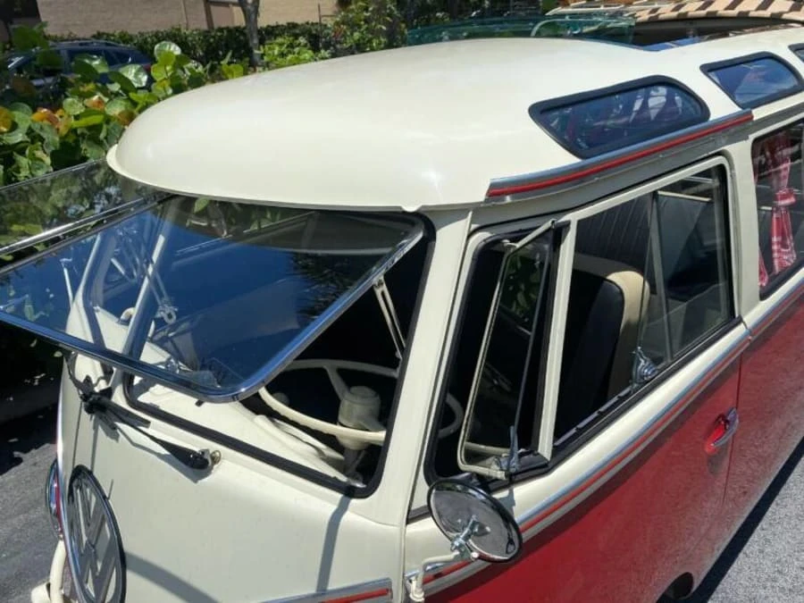 1973 Volkswagen Bay-Window Bus - Image 9 of 31