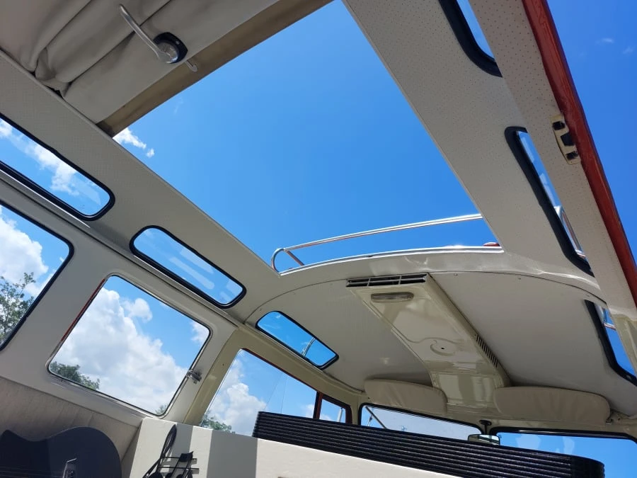 1973 Volkswagen Bay-Window Bus - Image 10 of 17