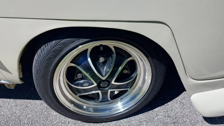 1973 Volkswagen Bay-Window Bus - Image 6 of 17