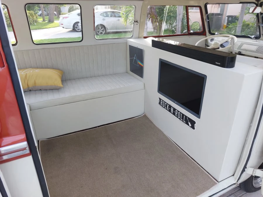 1973 Volkswagen Bay-Window Bus - Image 9 of 17