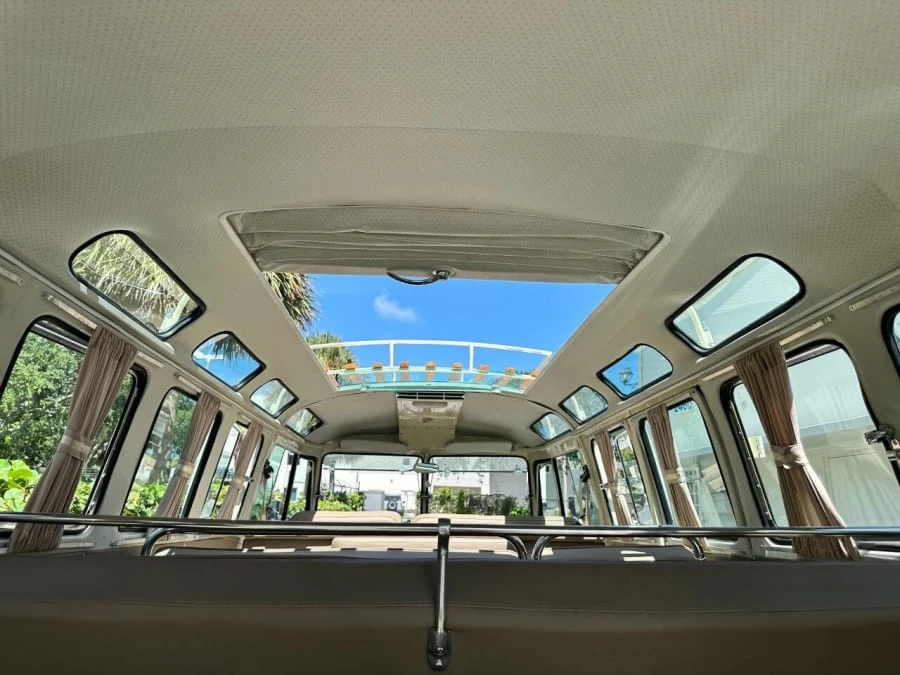 1973 Volkswagen Bay-Window Bus - Image 10 of 16