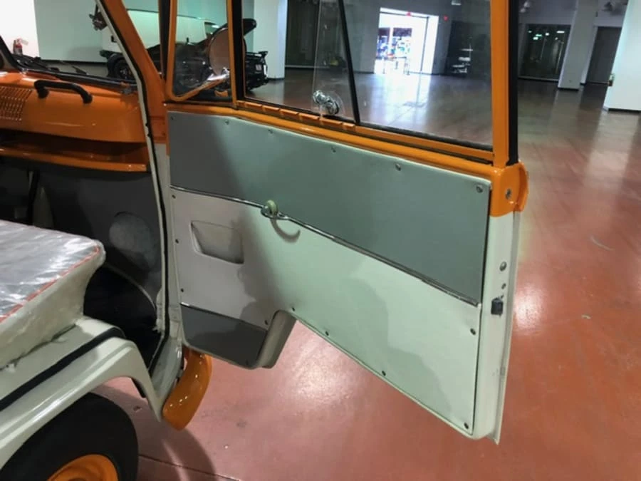 1973 Volkswagen Bay-Window Bus - Image 17 of 31