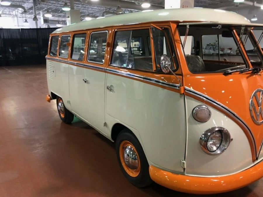 1973 Volkswagen Bay-Window Bus - Image 10 of 31
