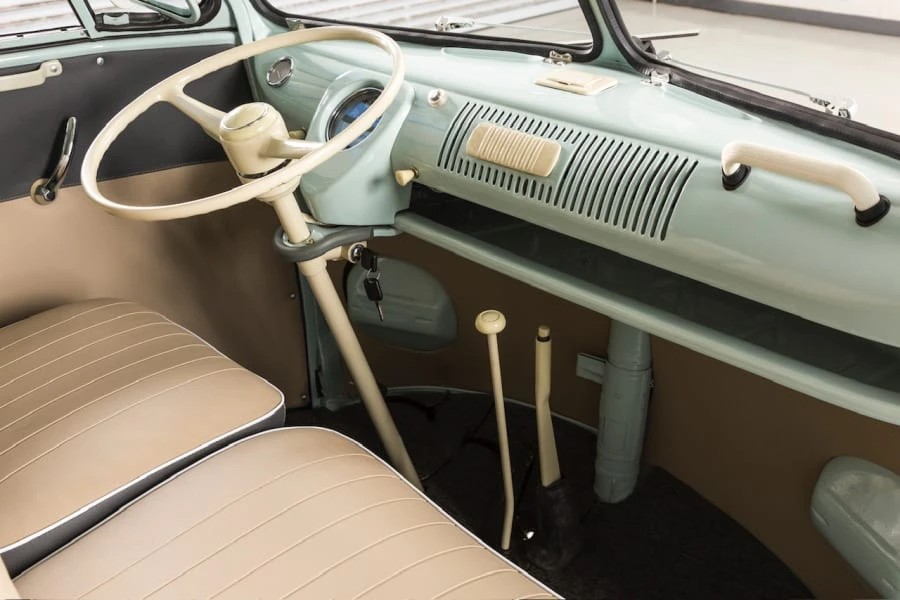 1973 Volkswagen Bay-Window Bus - Image 7 of 9