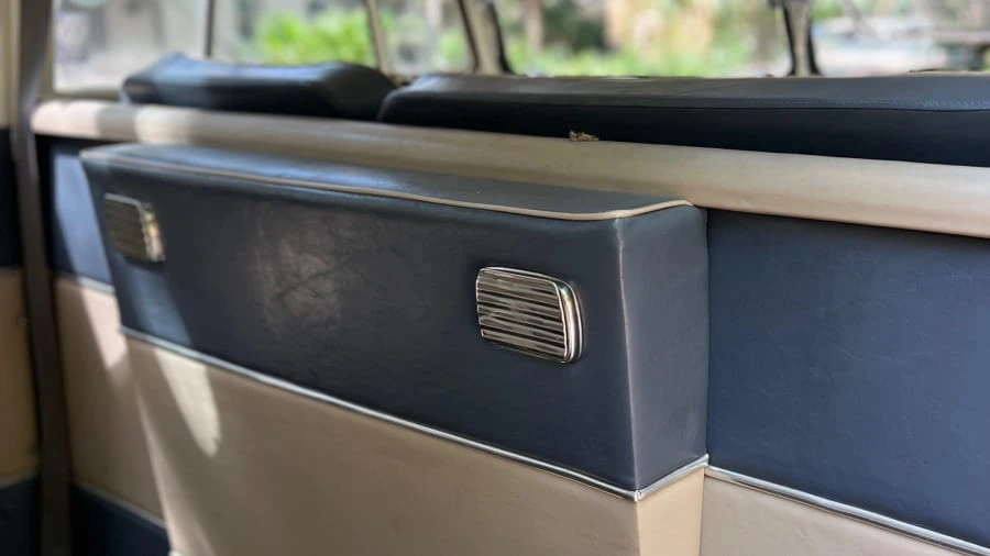 1973 Volkswagen Bay-Window Bus - Image 5 of 16