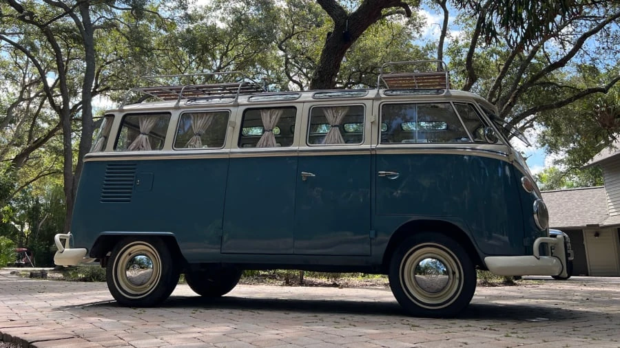 1973 Volkswagen Bay-Window Bus - Image 2 of 16