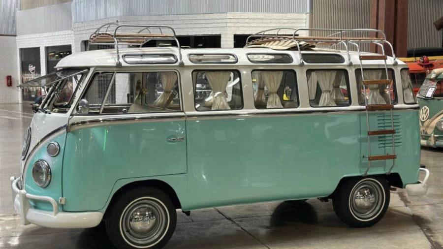 1973 Volkswagen Bay-Window Bus - Image 8 of 31