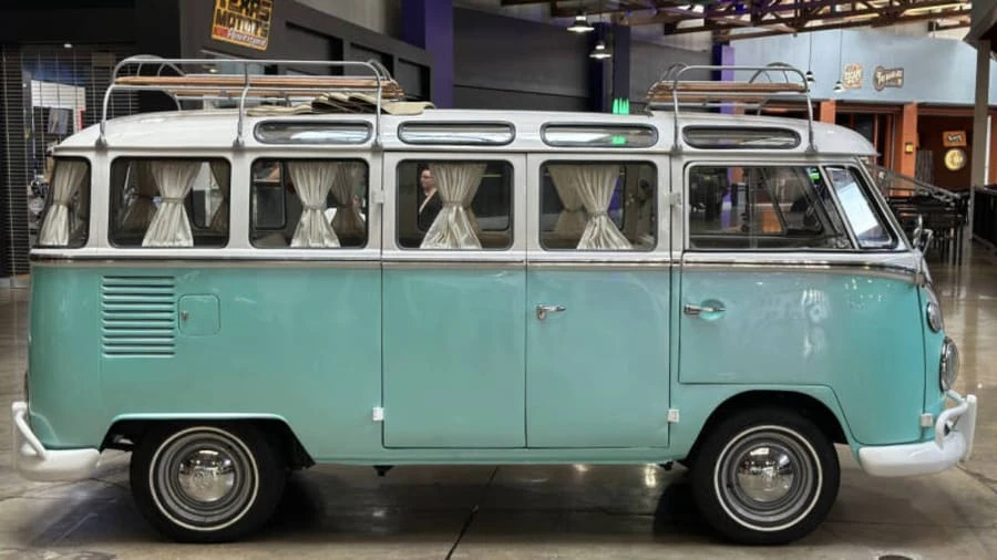 1973 Volkswagen Bay-Window Bus - Image 2 of 31