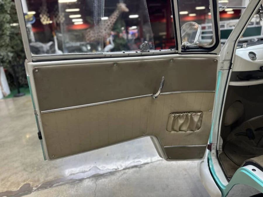 1973 Volkswagen Bay-Window Bus - Image 25 of 31