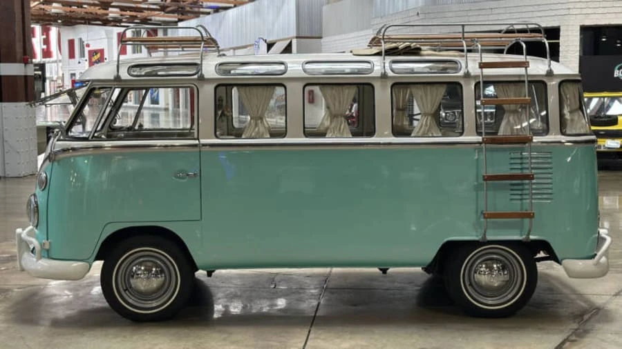 1973 Volkswagen Bay-Window Bus - Image 7 of 31