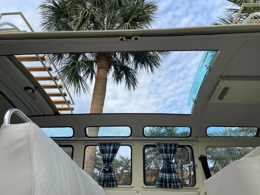 1973 Volkswagen Bay-Window Bus - Image 29 of 31
