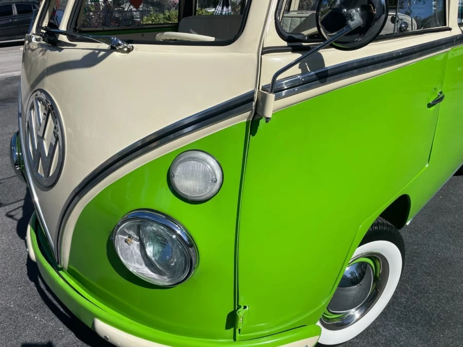 1973 Volkswagen Bay-Window Bus - Image 6 of 31
