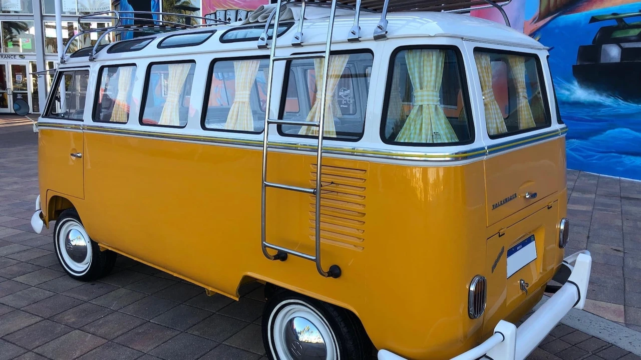 1973 Volkswagen Bay-Window Bus - Image 2 of 20