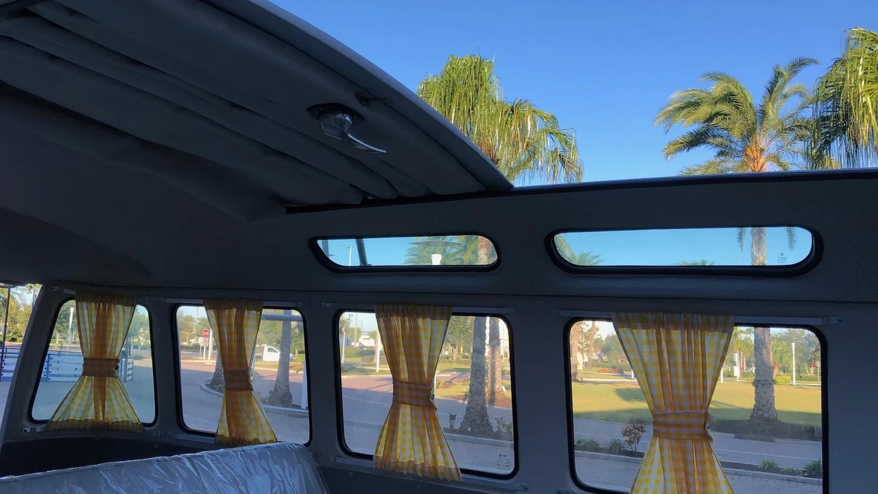 1973 Volkswagen Bay-Window Bus - Image 4 of 20