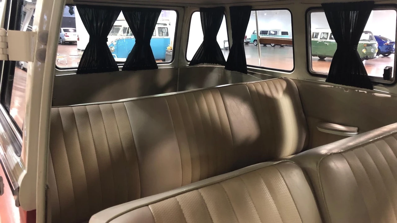 1973 Volkswagen Bay-Window Bus - Image 6 of 13