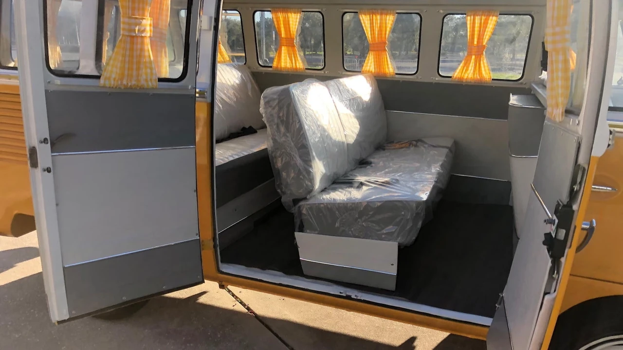1973 Volkswagen Bay-Window Bus - Image 7 of 20