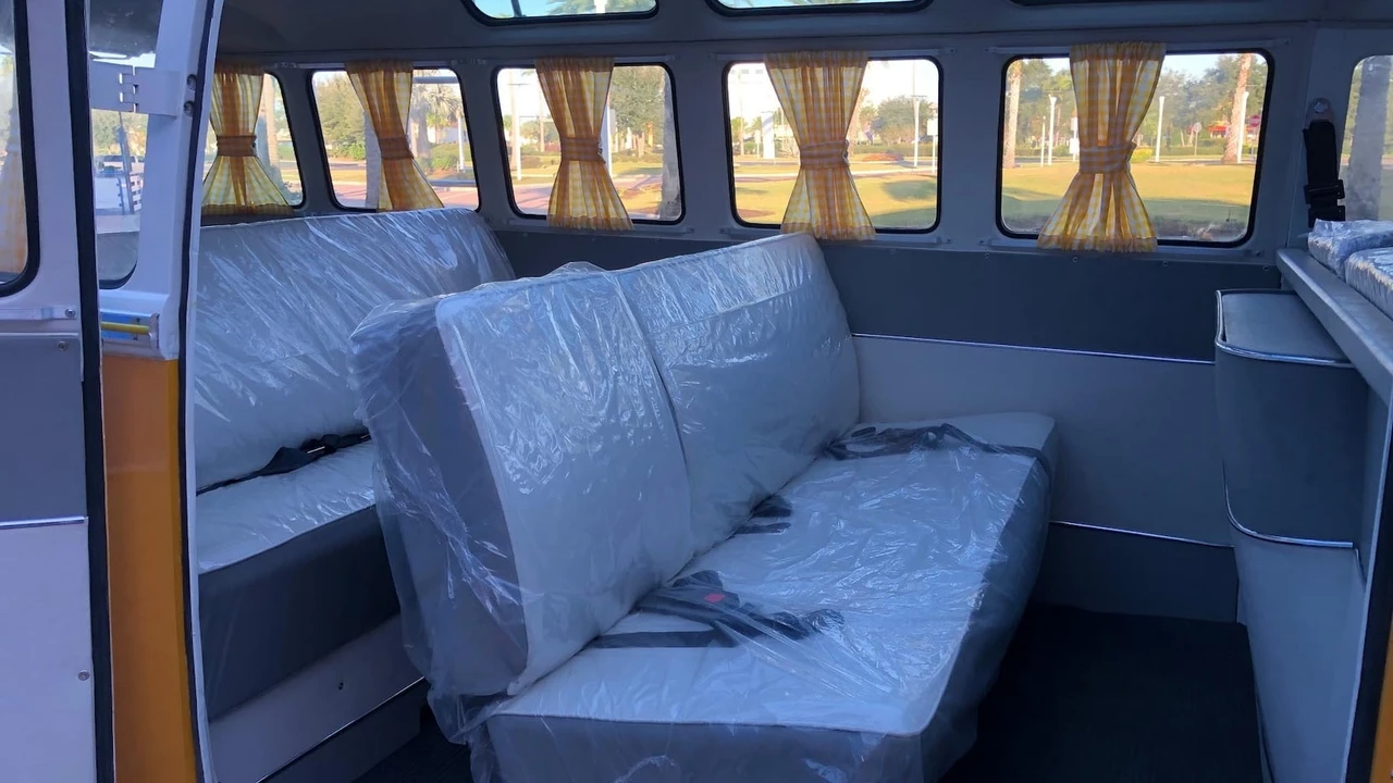 1973 Volkswagen Bay-Window Bus - Image 8 of 20