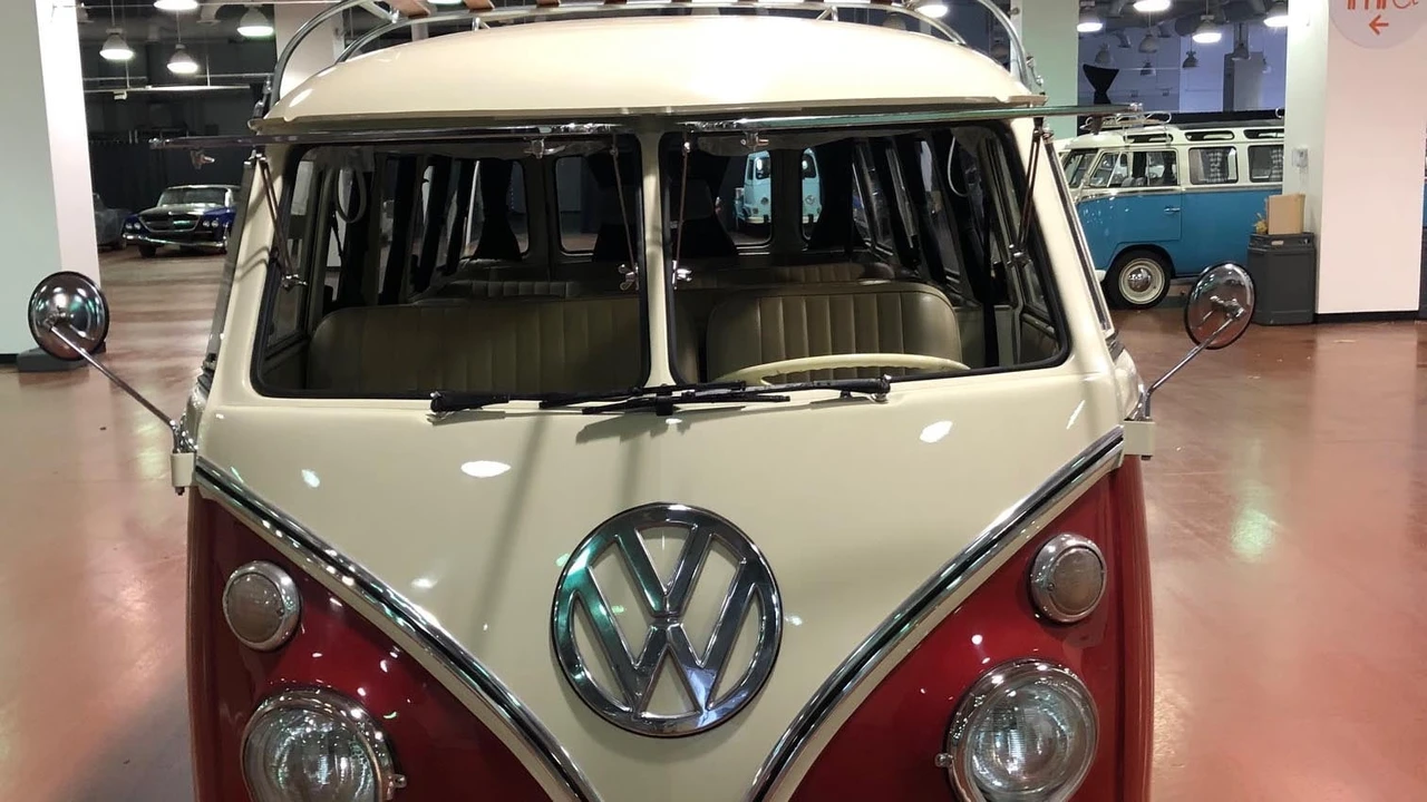 1973 Volkswagen Bay-Window Bus - Image 11 of 13