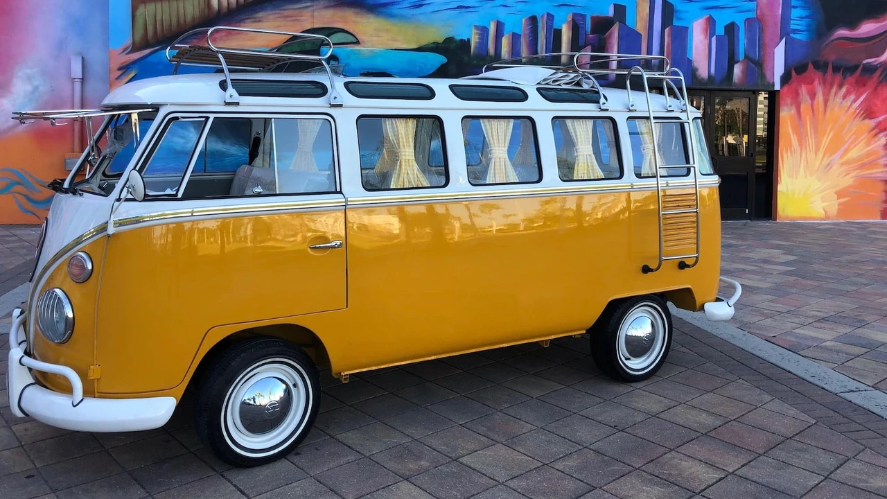 1973 Volkswagen Bay-Window Bus - Image 17 of 20