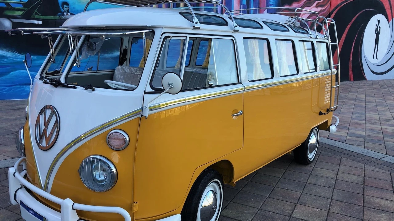 1973 Volkswagen Bay-Window Bus - Image 19 of 20