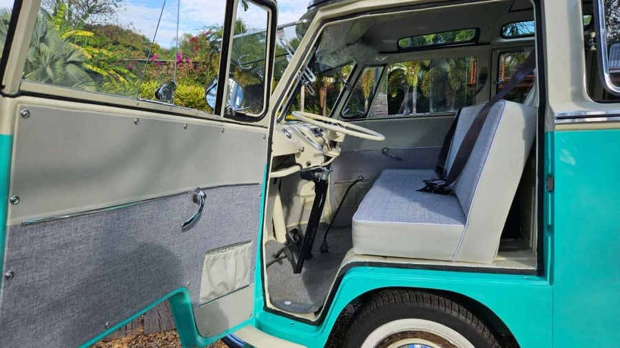 1973 Volkswagen Bay-Window Bus - Image 17 of 31