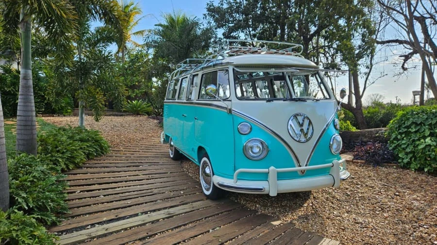1973 Volkswagen Bay-Window Bus - Image 11 of 31