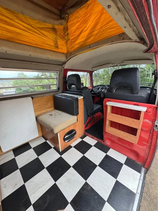 1973 Volkswagen Bay-Window Bus - Image 6 of 20