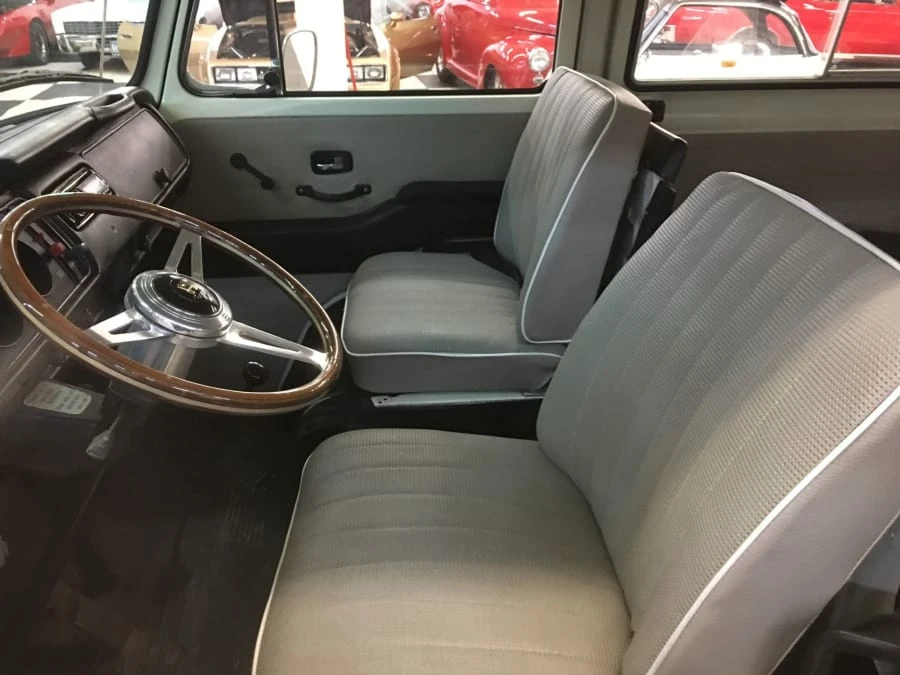1973 Volkswagen Bay-Window Bus - Image 4 of 8