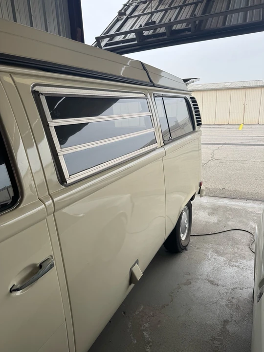 1973 Volkswagen Bay-Window Bus - Image 2 of 17