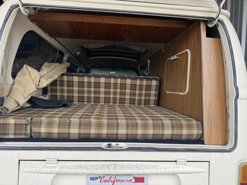 1973 Volkswagen Bay-Window Bus - Image 10 of 17