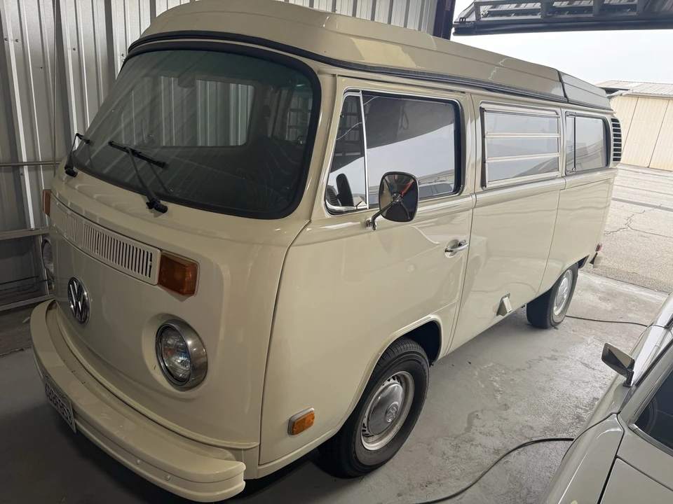 1973 Volkswagen Bay-Window Bus - Image 3 of 17