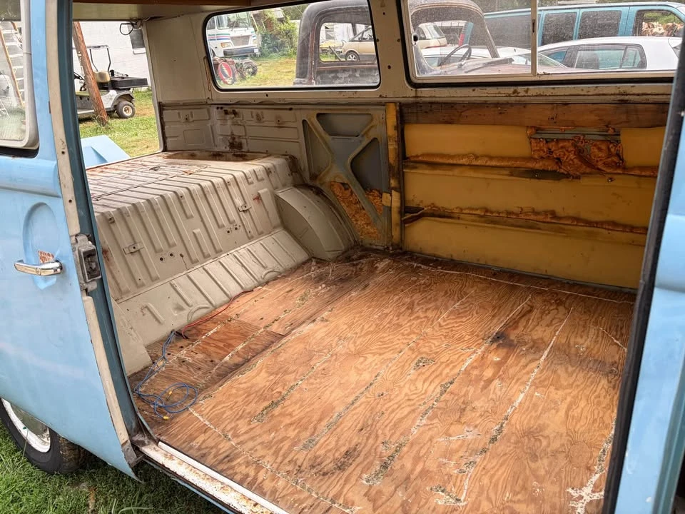 1973 Volkswagen Bay-Window Bus - Image 11 of 20