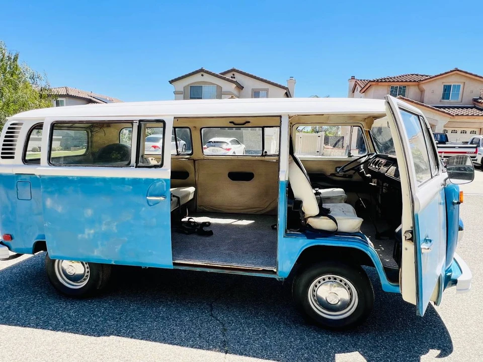 1973 Volkswagen Bay-Window Bus - Image 8 of 15