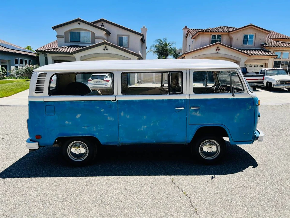 1973 Volkswagen Bay-Window Bus - Image 5 of 15