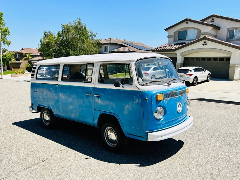 1973 Volkswagen Bay-Window Bus - Image 6 of 15
