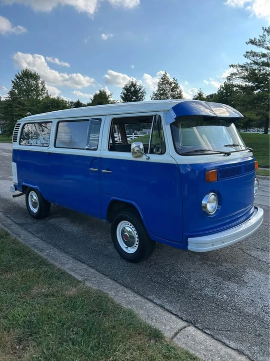 1973 Volkswagen Bay-Window Bus - Image 2 of 20