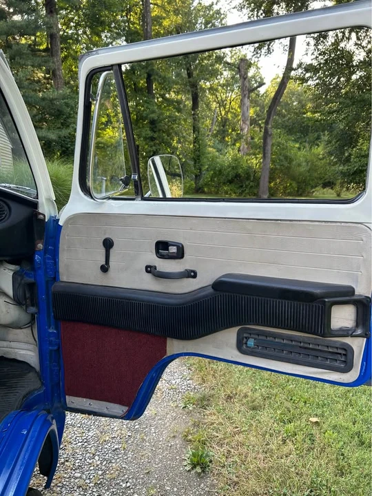 1973 Volkswagen Bay-Window Bus - Image 8 of 20