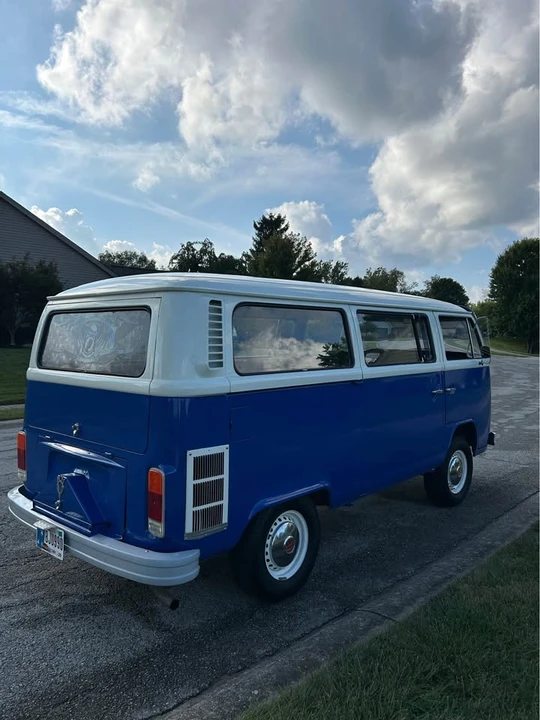 1973 Volkswagen Bay-Window Bus - Image 3 of 20