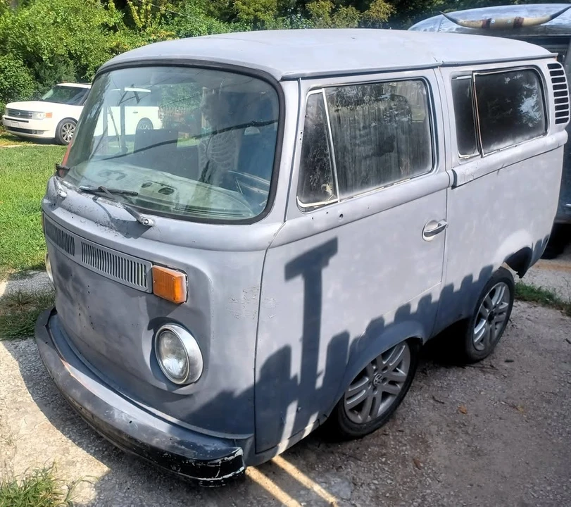 1973 Volkswagen Bay-Window Bus - Image 9 of 10