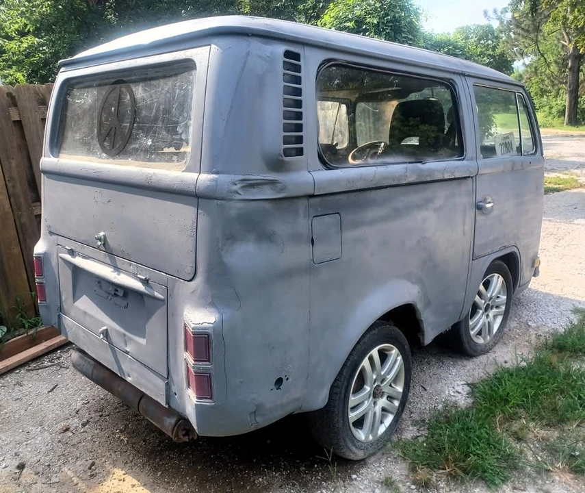 1973 Volkswagen Bay-Window Bus - Image 2 of 10
