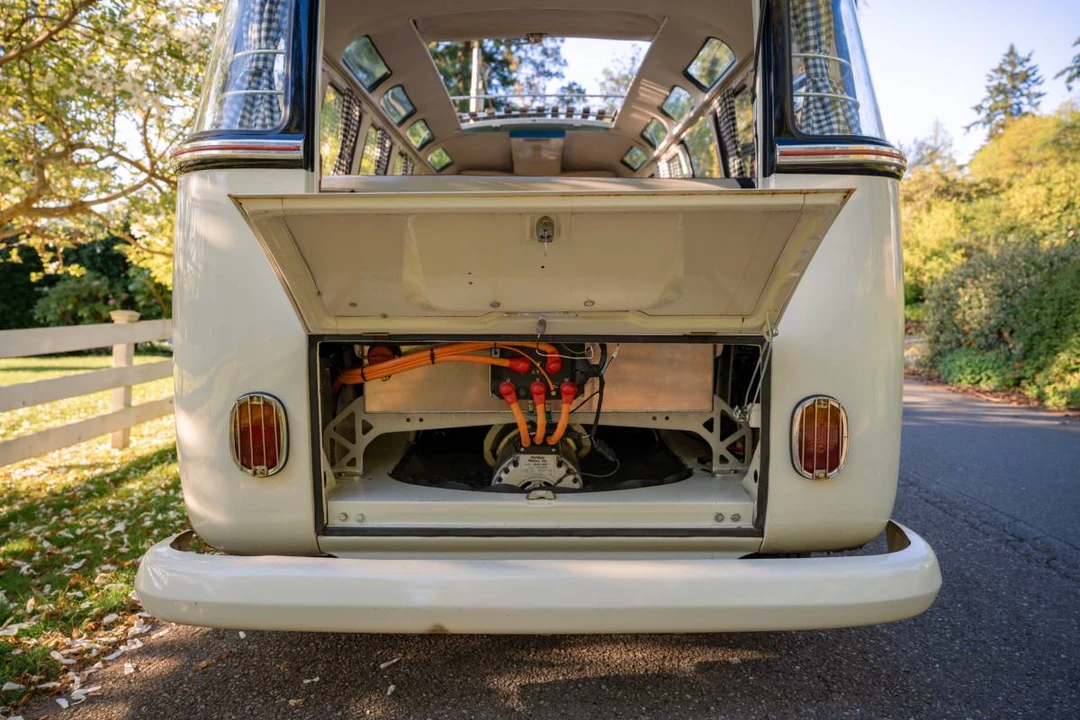 1973 Volkswagen Split-Window Bus - Image 9 of 13