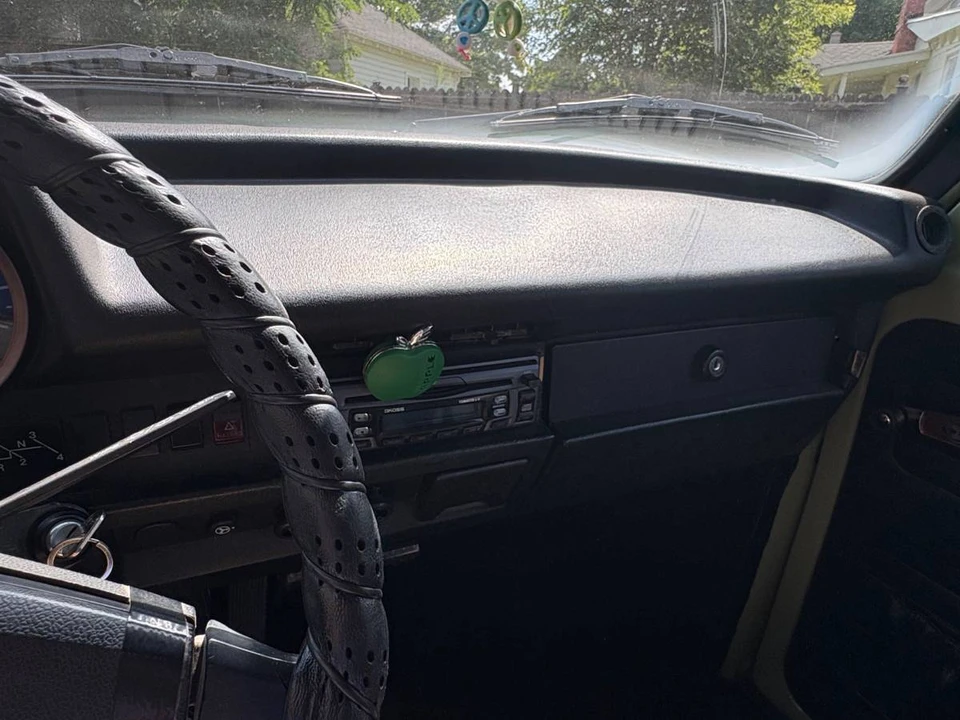 1973 Volkswagen Super Beetle - Image 9 of 11