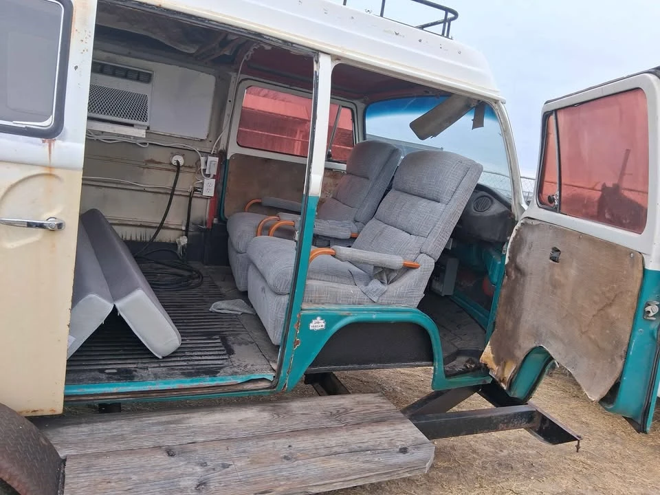 1973 Volkswagen Bay-Window Bus - Image 6 of 9