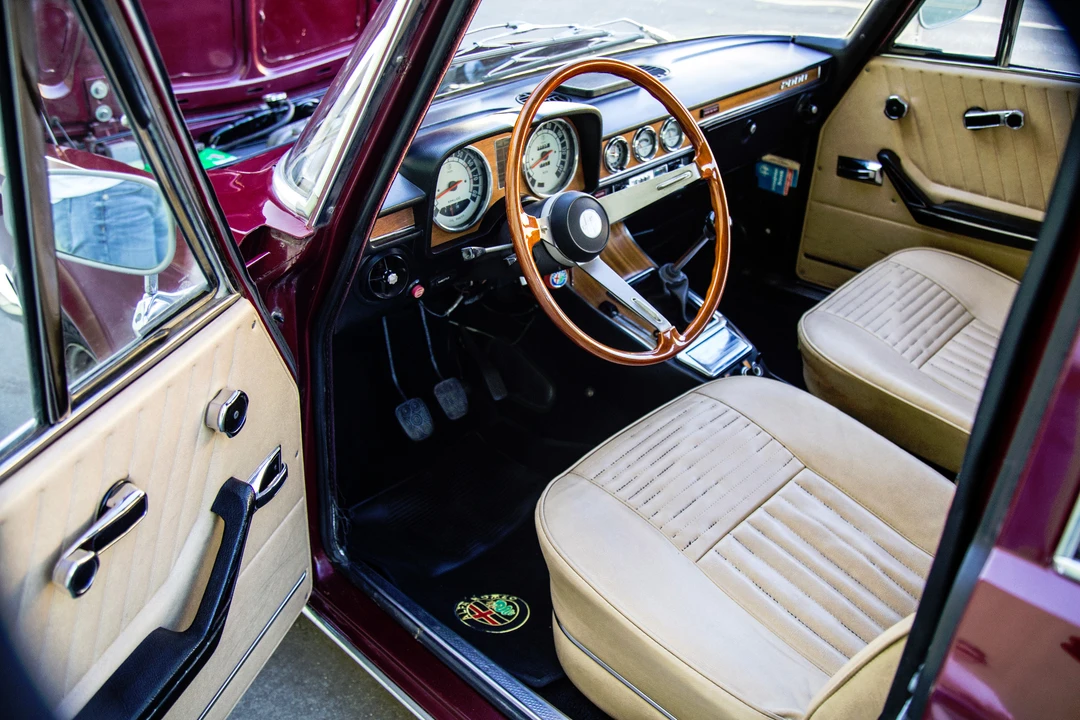 1974 Alfa Romeo 2000 GT Veloce - Image 14 of 31