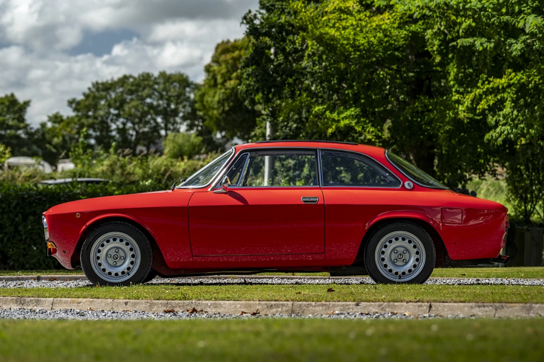 1974 Alfa Romeo 2000 GT Veloce - Image 8 of 31