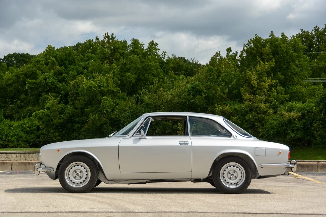 1974 Alfa Romeo 2000 GT Veloce - Image 4 of 31