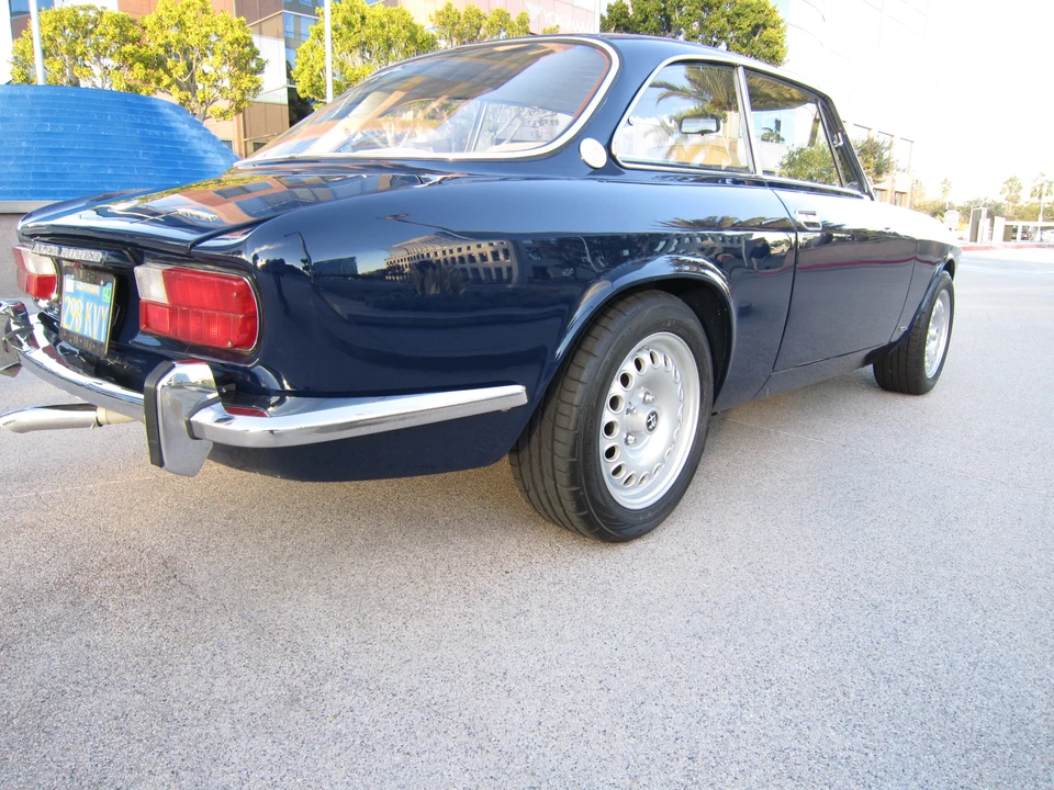 1974 Alfa Romeo 2000 GT Veloce - Image 13 of 31